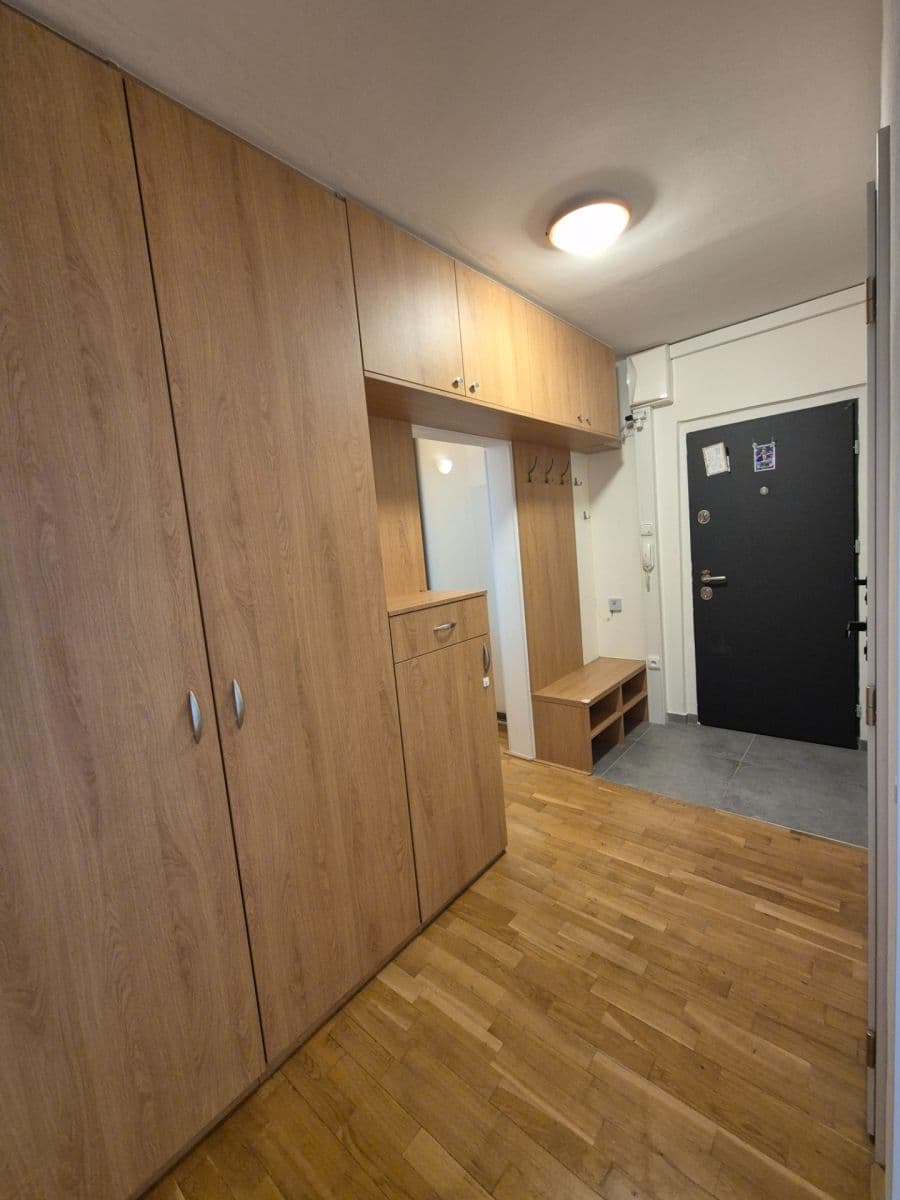 Prenájom bytu 3-izbový 63 m², Podjavorinské, Praha, Praha Prenájom bytu 3-izbový 63 m², Podjavorinské, Praha, Praha
