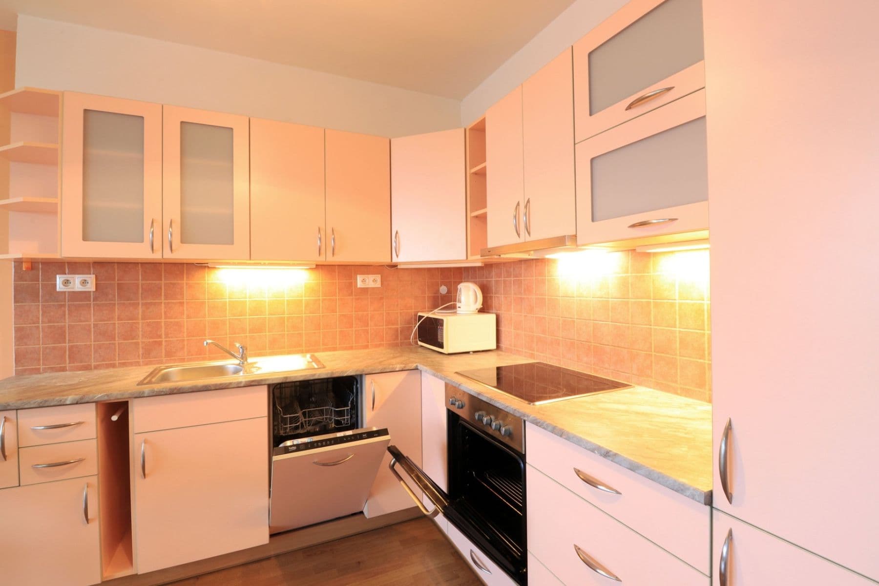 Prenájom bytu 3-izbový 82 m², Symfonická, Praha, Praha Prenájom bytu 3-izbový 82 m², Symfonická, Praha, Praha