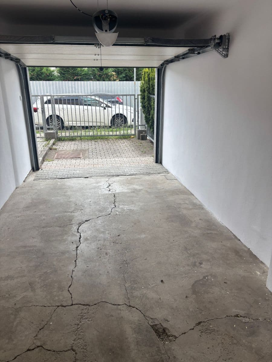Prenájom garáže 20 m², Českobratrská, Olomouc, Olomoucký kraj Prenájom garáže 20 m², Českobratrská, Olomouc, Olomoucký kraj