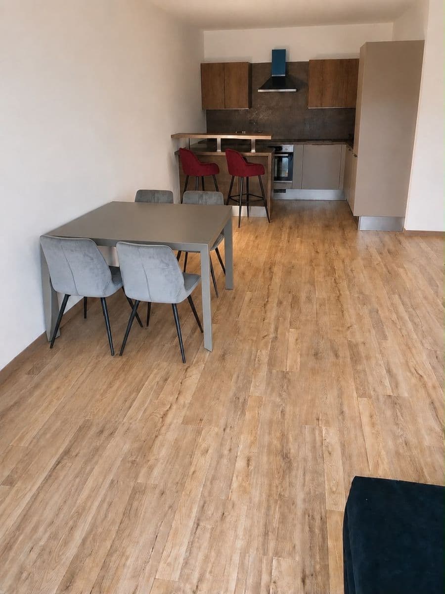 Prenájom bytu 2-izbový 97 m², Svätovavrinecká, Nové Mesto, Bratislavský kraj Prenájom bytu 2-izbový 97 m², Svätovavrinecká, Nové Mesto, Bratislavský kraj