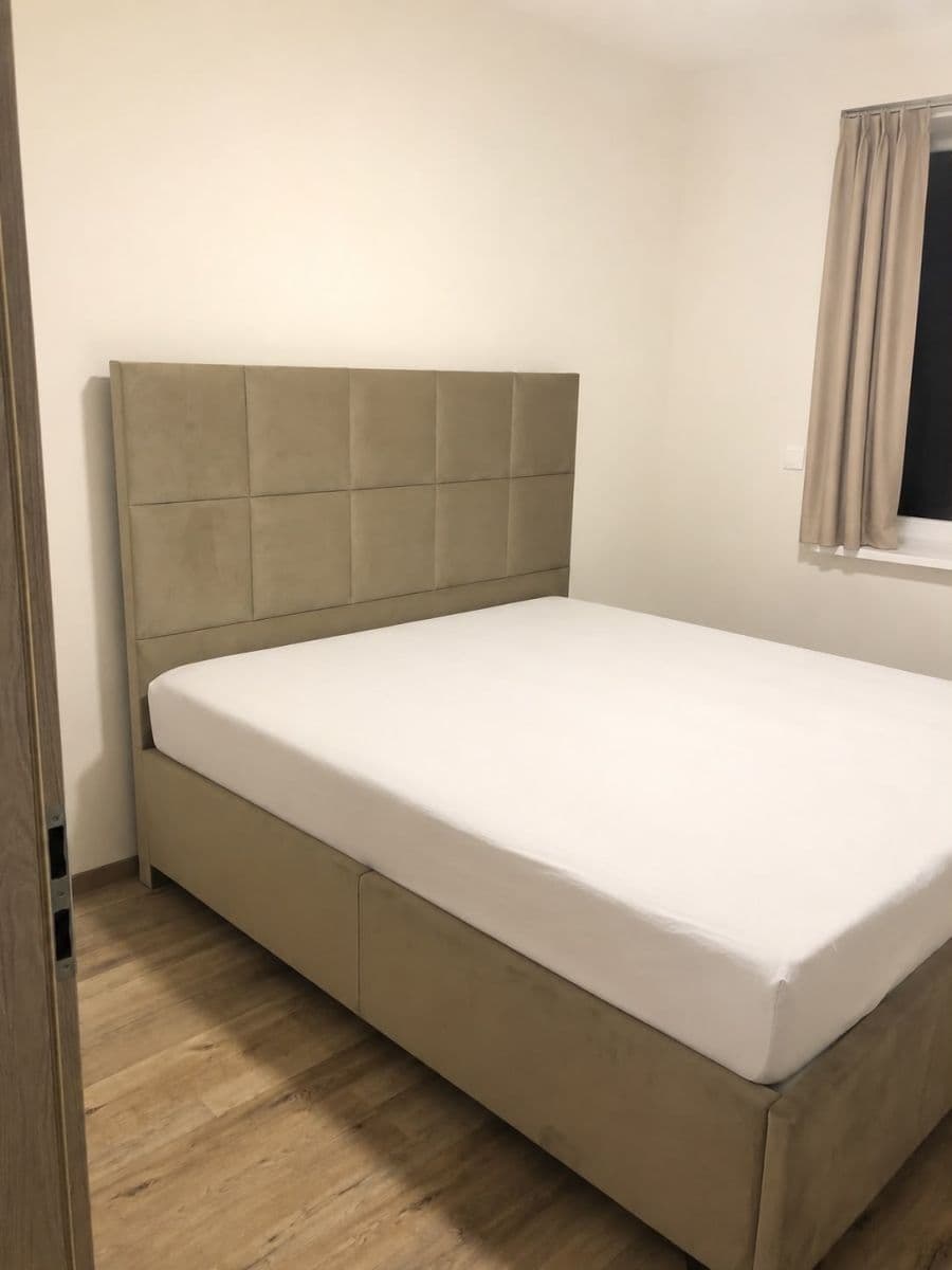 Prenájom bytu 2-izbový 97 m², Svätovavrinecká, Nové Mesto, Bratislavský kraj Prenájom bytu 2-izbový 97 m², Svätovavrinecká, Nové Mesto, Bratislavský kraj