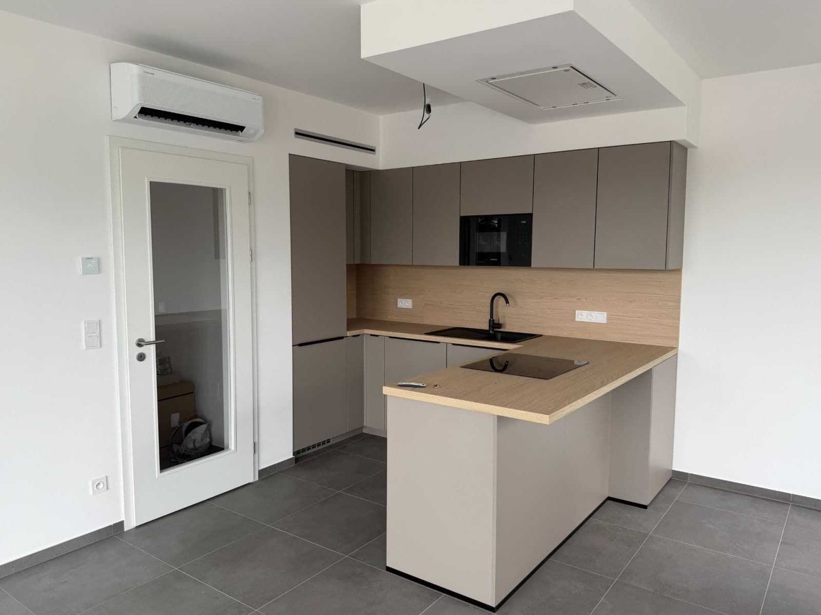 Prenájom bytu 4-izbový 86 m², Praha, Praha Prenájom bytu 4-izbový 86 m², Praha, Praha