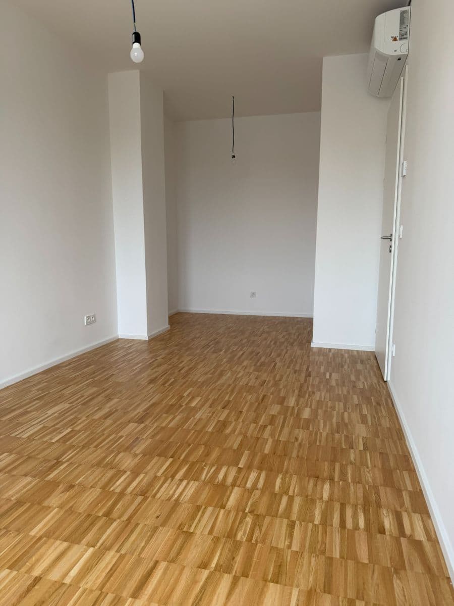 Prenájom bytu 4-izbový 86 m², Praha, Praha Prenájom bytu 4-izbový 86 m², Praha, Praha