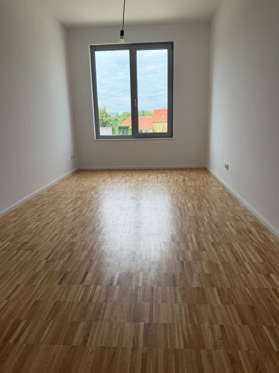 Prenájom bytu 4-izbový 86 m², Praha, Praha Prenájom bytu 4-izbový 86 m², Praha, Praha