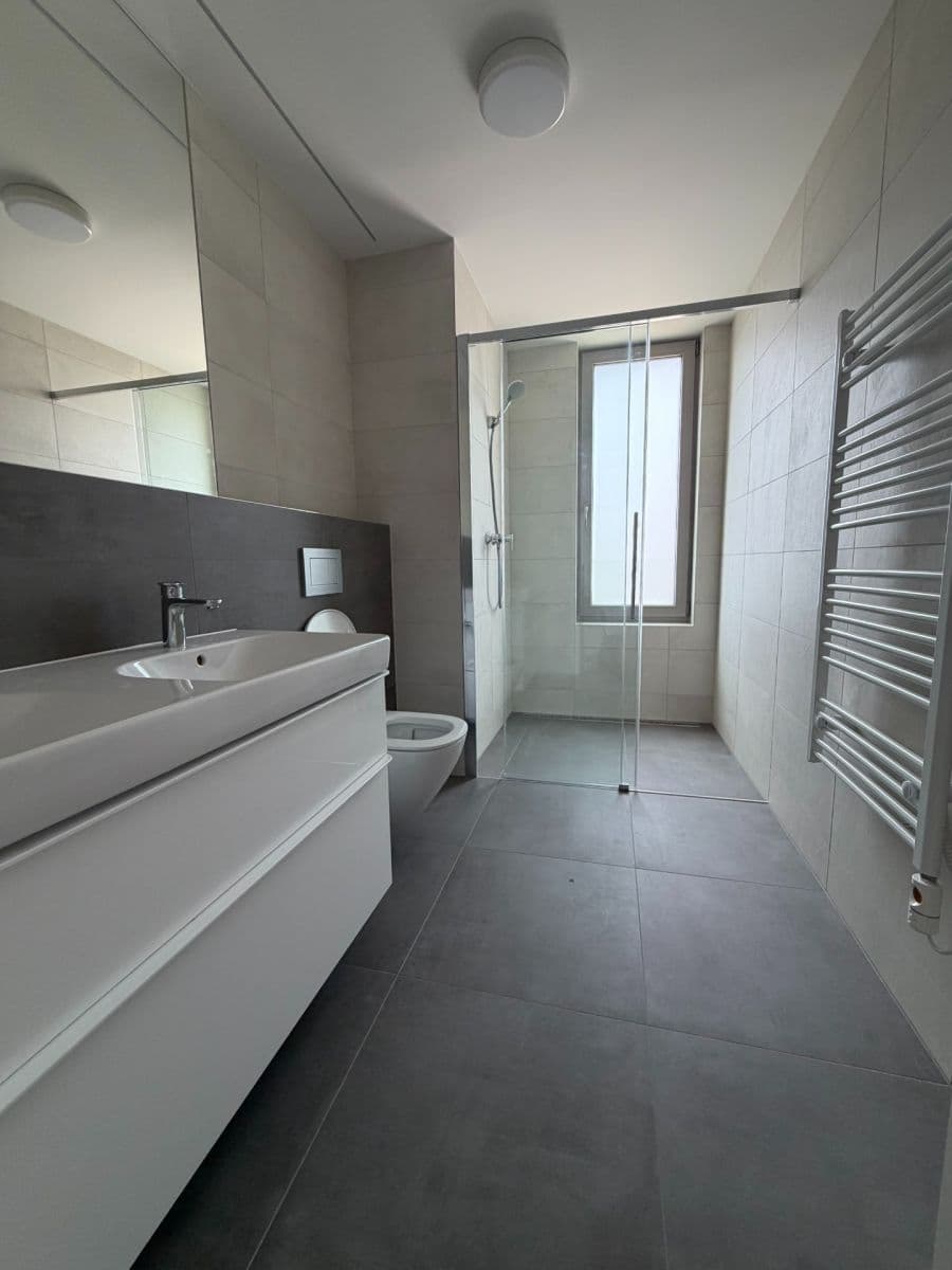 Prenájom bytu 4-izbový 86 m², Praha, Praha Prenájom bytu 4-izbový 86 m², Praha, Praha