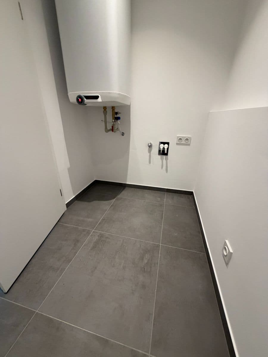 Prenájom bytu 4-izbový 86 m², Praha, Praha Prenájom bytu 4-izbový 86 m², Praha, Praha