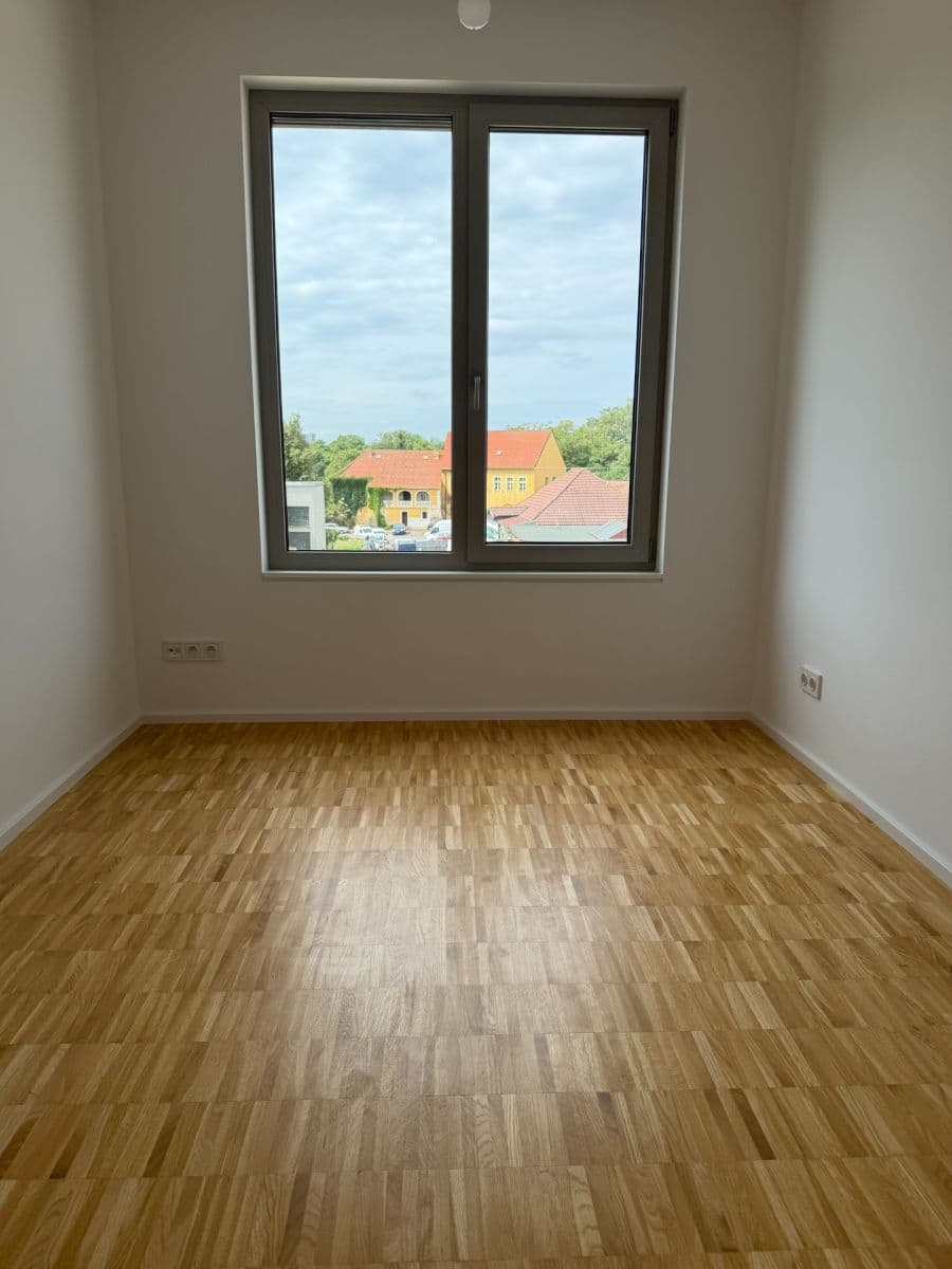 Prenájom bytu 4-izbový 86 m², Praha, Praha Prenájom bytu 4-izbový 86 m², Praha, Praha