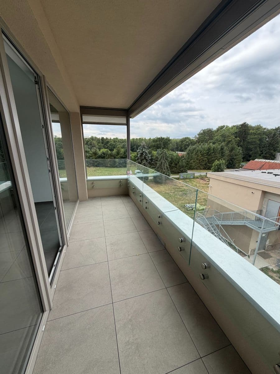 Prenájom bytu 4-izbový 86 m², Praha, Praha Prenájom bytu 4-izbový 86 m², Praha, Praha