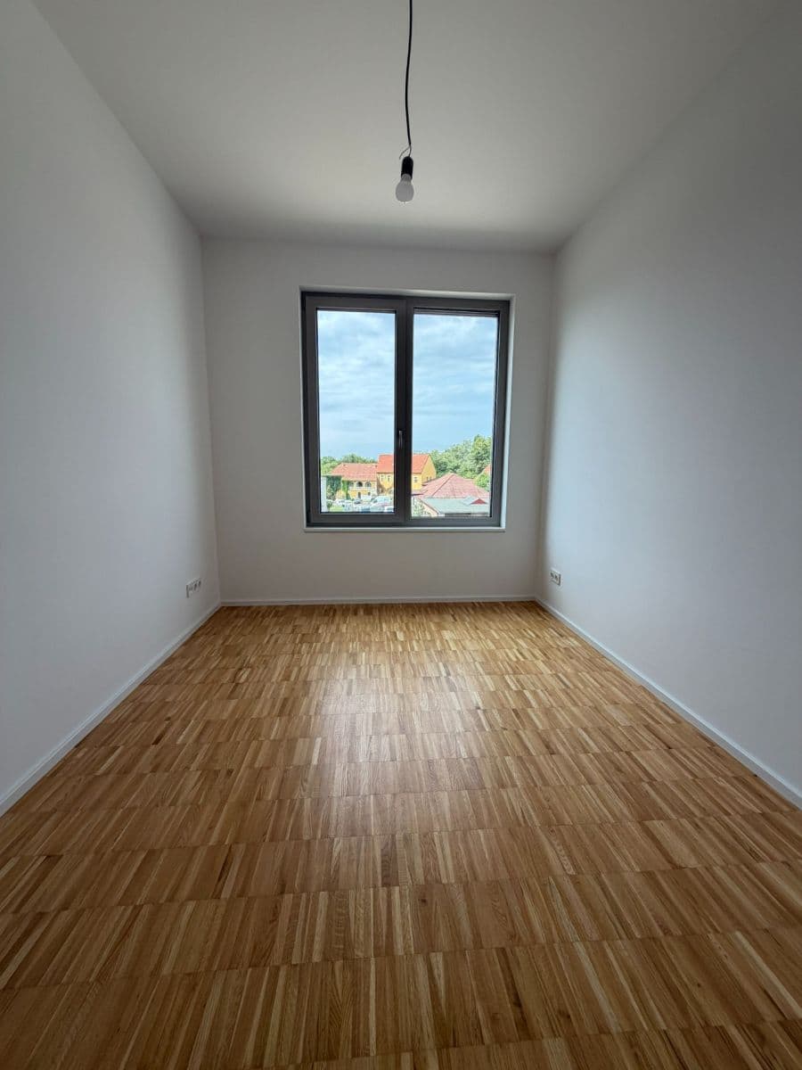Prenájom bytu 4-izbový 86 m², Praha, Praha Prenájom bytu 4-izbový 86 m², Praha, Praha