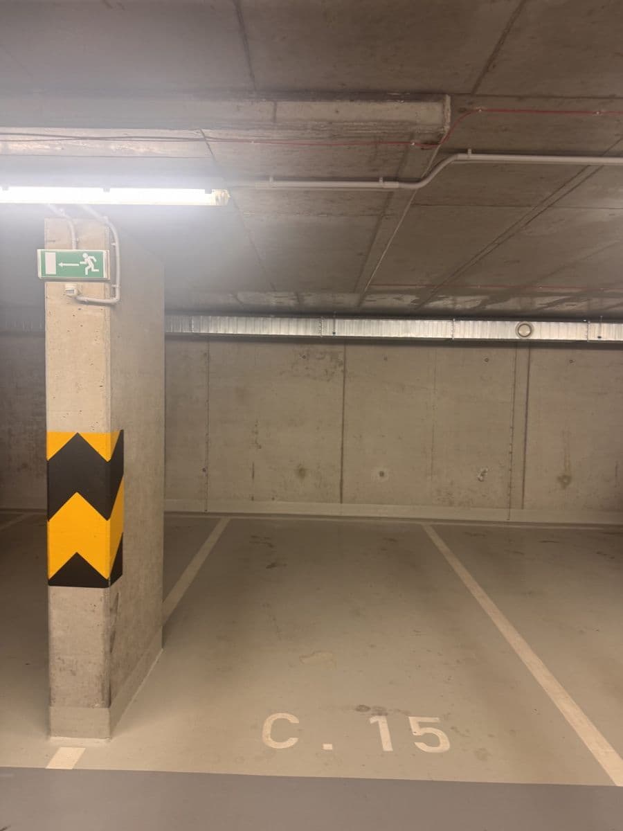 Prenájom garáže 14 m², Nekvasilova, Praha, Praha Prenájom garáže 14 m², Nekvasilova, Praha, Praha