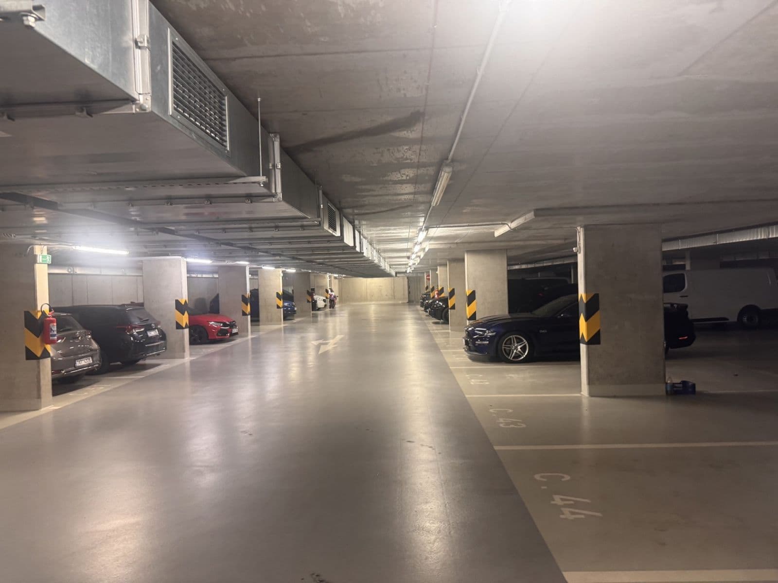 Prenájom garáže 14 m², Nekvasilova, Praha, Praha Prenájom garáže 14 m², Nekvasilova, Praha, Praha