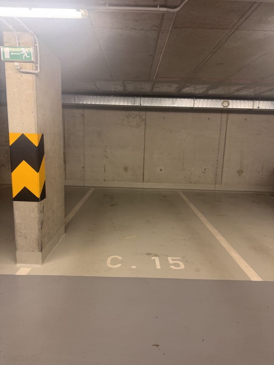 Prenájom garáže 14 m², Nekvasilova, Praha, Praha Prenájom garáže 14 m², Nekvasilova, Praha, Praha