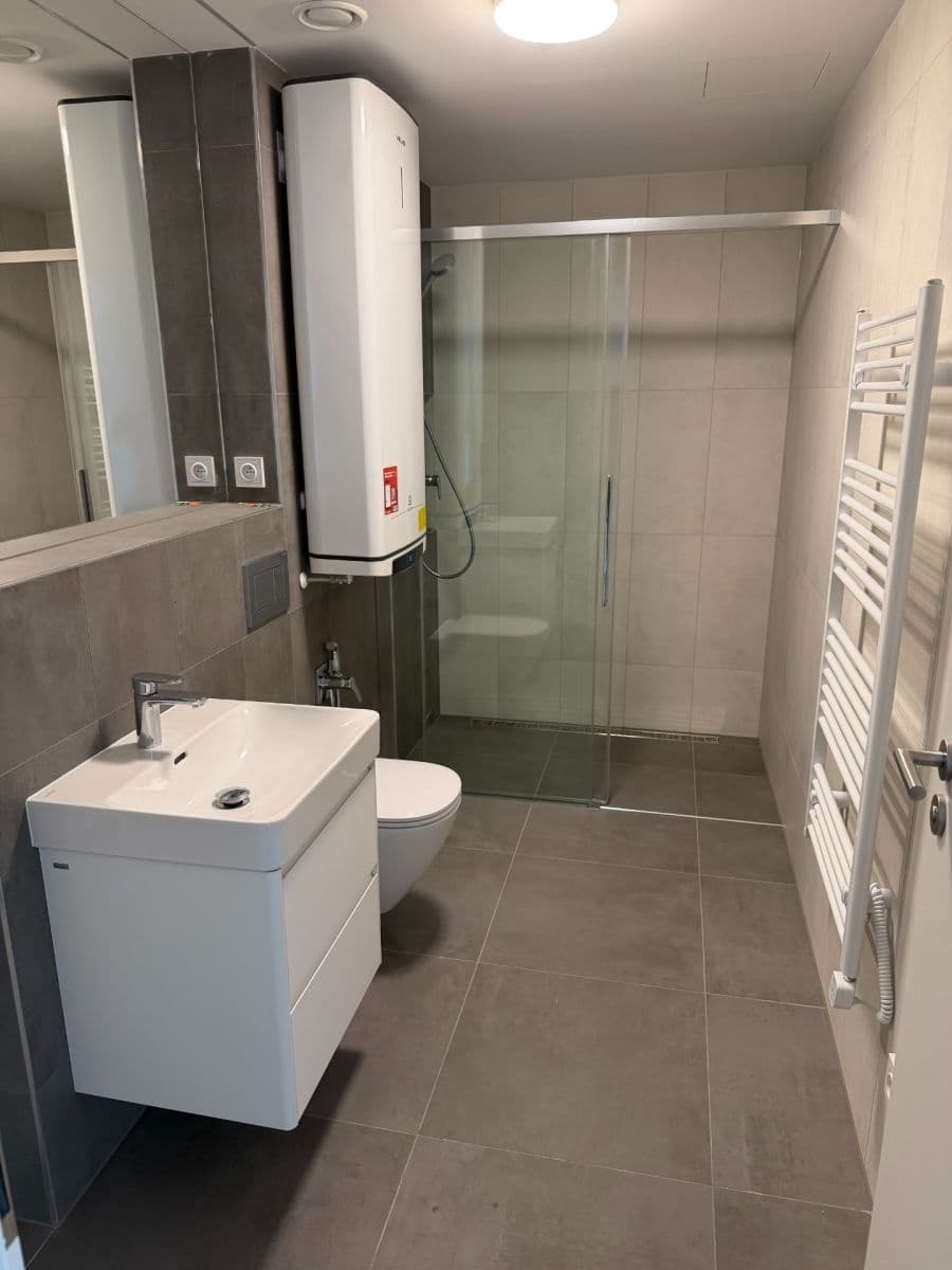 Prenájom bytu 2-izbový 47 m², Praha, Praha Prenájom bytu 2-izbový 47 m², Praha, Praha