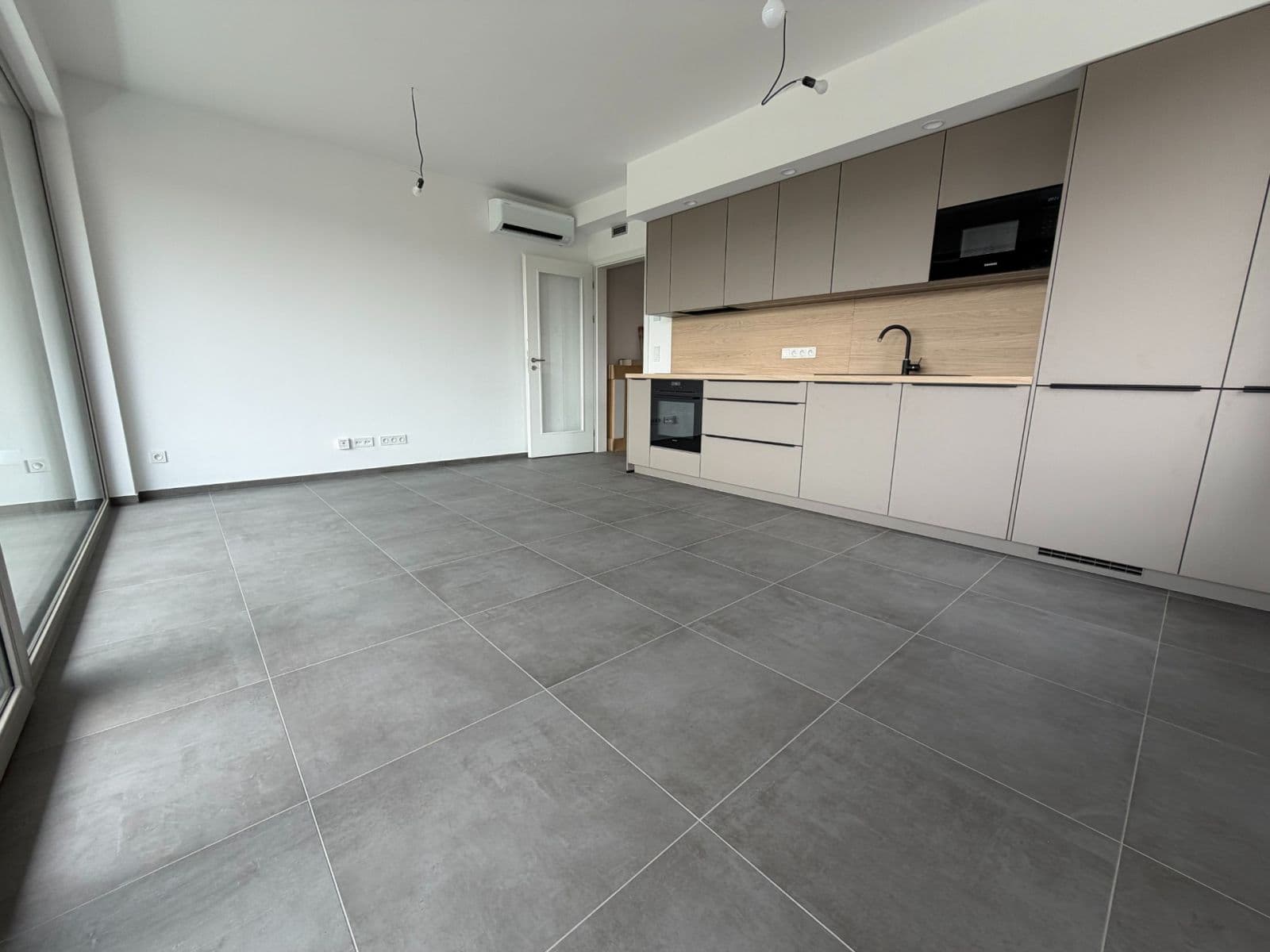 Prenájom bytu 2-izbový 47 m², Praha, Praha Prenájom bytu 2-izbový 47 m², Praha, Praha