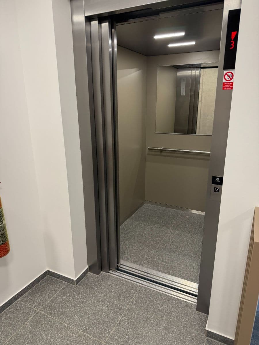 Prenájom bytu 2-izbový 47 m², Praha, Praha Prenájom bytu 2-izbový 47 m², Praha, Praha
