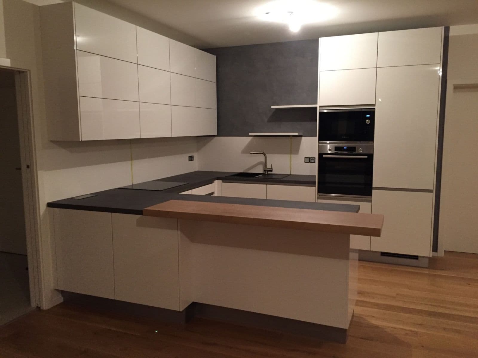Prenájom bytu 4-izbový 114 m², Altajská, Praha, Praha Prenájom bytu 4-izbový 114 m², Altajská, Praha, Praha