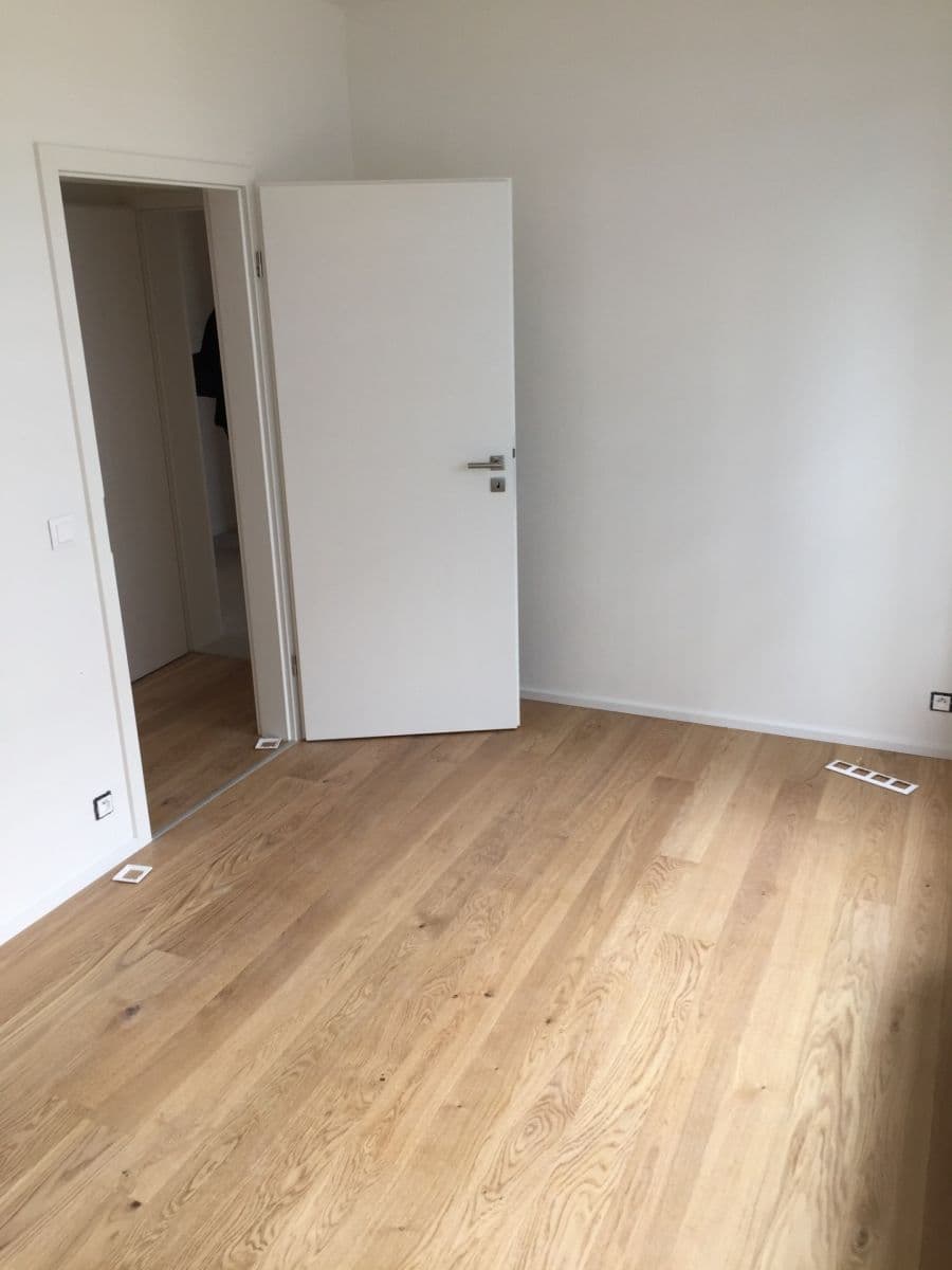 Prenájom bytu 4-izbový 114 m², Altajská, Praha, Praha Prenájom bytu 4-izbový 114 m², Altajská, Praha, Praha