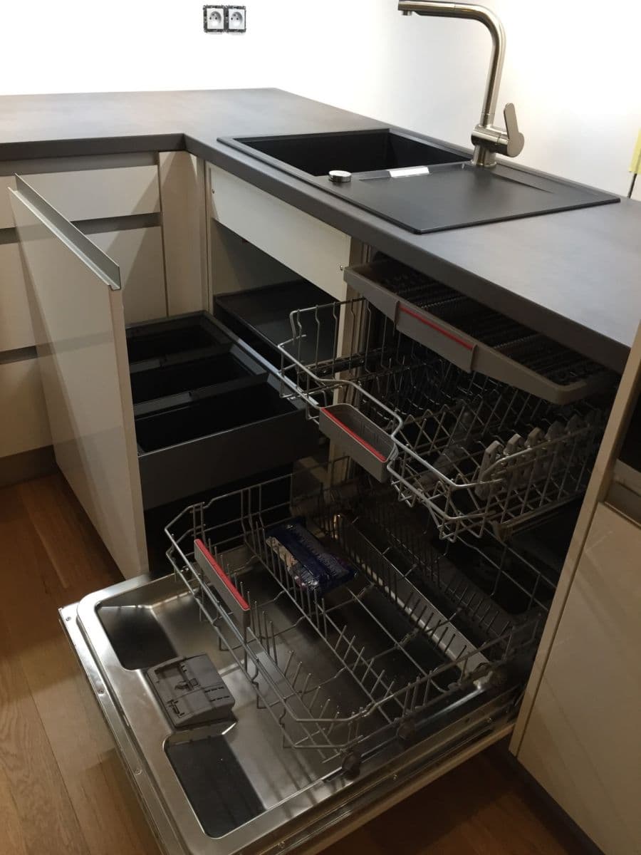 Prenájom bytu 4-izbový 114 m², Altajská, Praha, Praha Prenájom bytu 4-izbový 114 m², Altajská, Praha, Praha