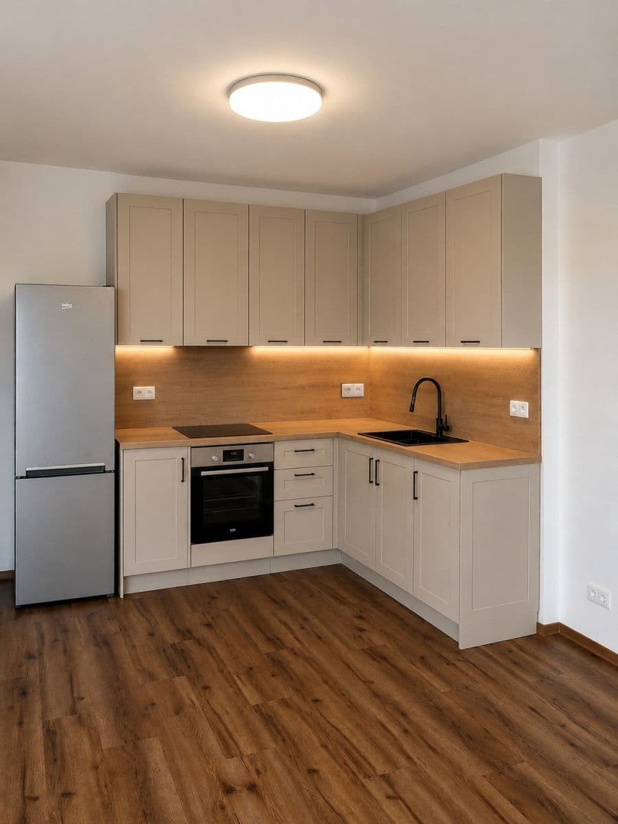 Prenájom bytu 3-izbový 72 m², U Kasáren, Dašice, Pardubický kraj Prenájom bytu 3-izbový 72 m², U Kasáren, Dašice, Pardubický kraj
