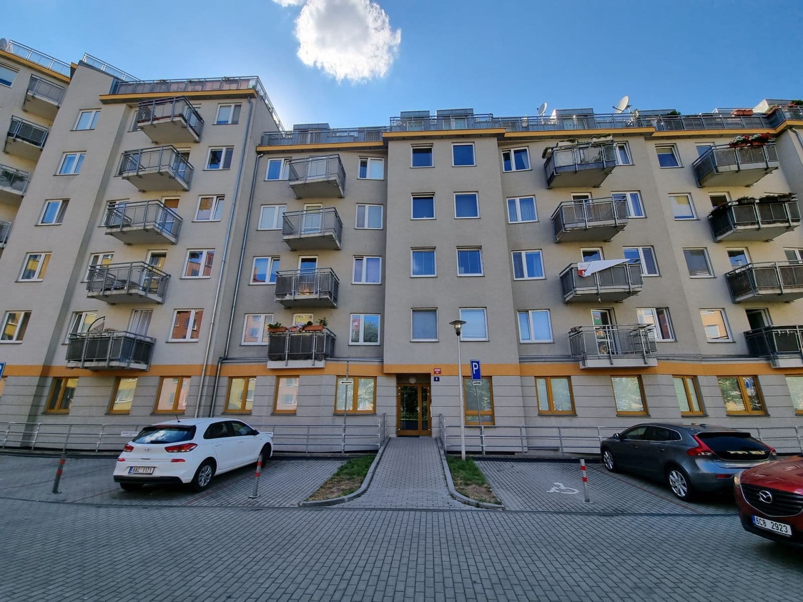 Prenájom garáže 13 m², Praha, Praha Prenájom garáže 13 m², Praha, Praha