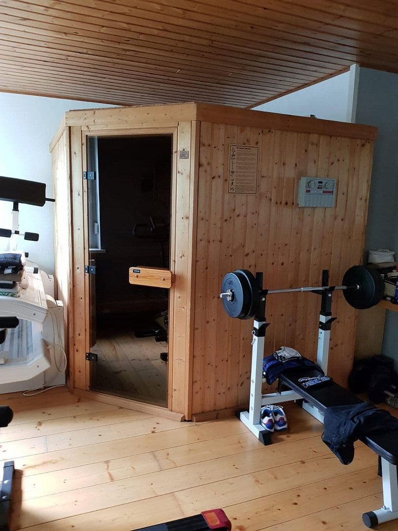 Prenájom bytu 6-izbový 160 m², Ernst-Bauchstr. 4, Aue-Bad Schlema, Sasko Prenájom bytu 6-izbový 160 m², Ernst-Bauchstr. 4, Aue-Bad Schlema, Sasko