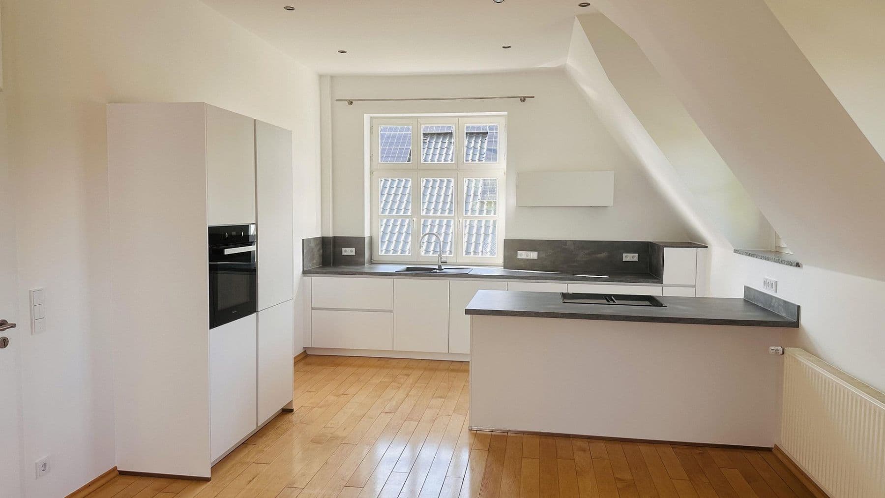 Prenájom bytu 4-izbový 135 m², Melle, Dolné Sasko Prenájom bytu 4-izbový 135 m², Melle, Dolné Sasko