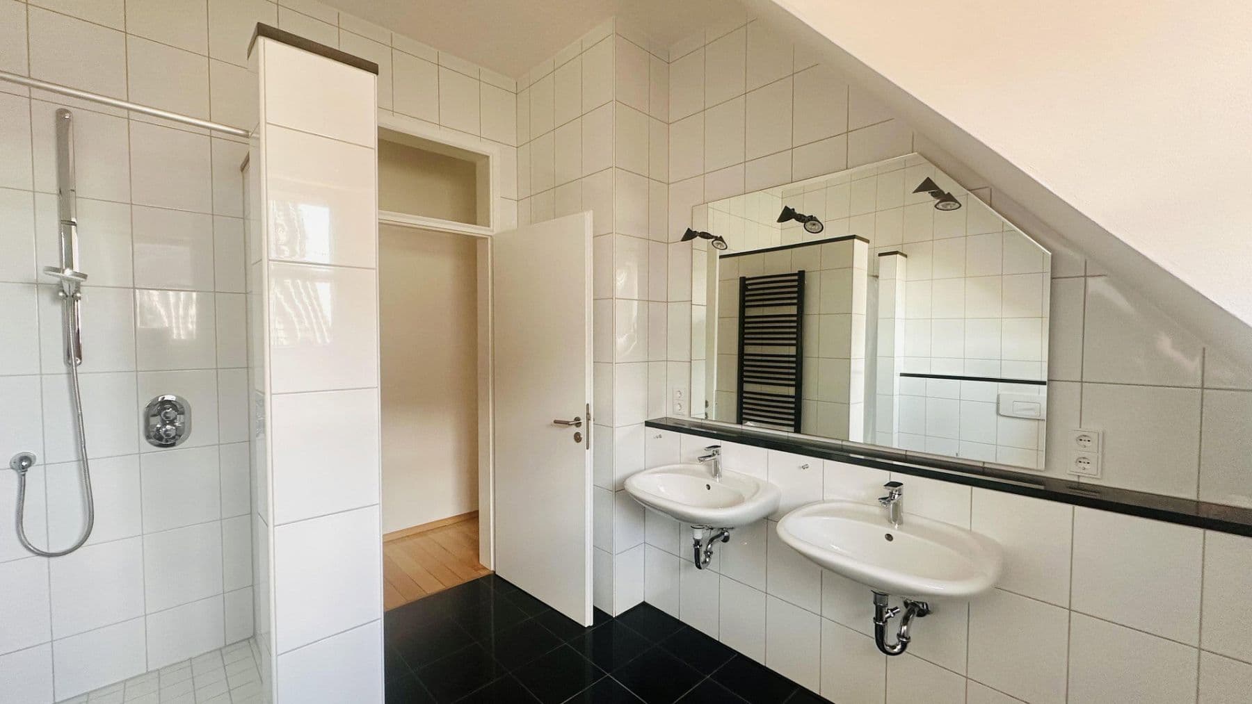 Prenájom bytu 4-izbový 135 m², Melle, Dolné Sasko Prenájom bytu 4-izbový 135 m², Melle, Dolné Sasko
