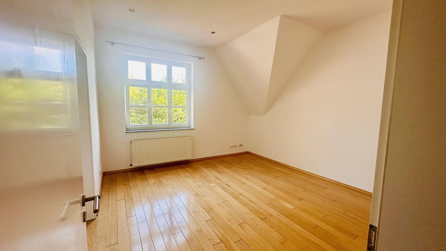 Prenájom bytu 4-izbový 135 m², Melle, Dolné Sasko Prenájom bytu 4-izbový 135 m², Melle, Dolné Sasko