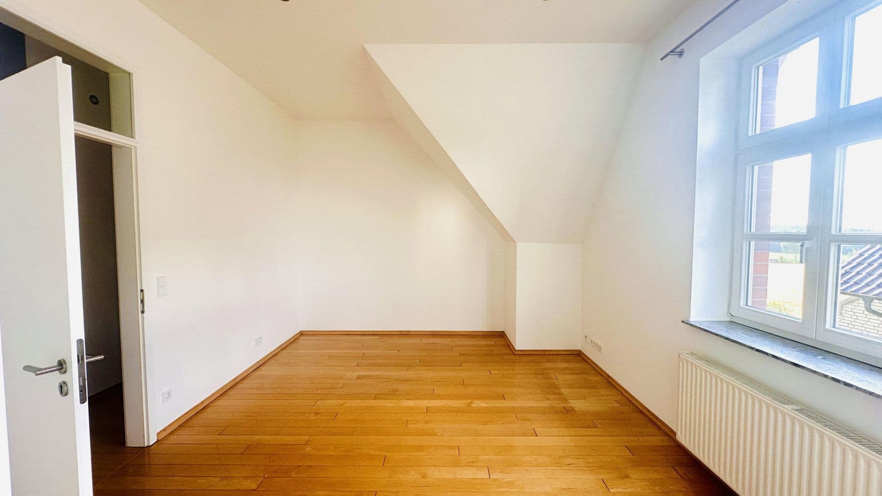Prenájom bytu 4-izbový 135 m², Melle, Dolné Sasko Prenájom bytu 4-izbový 135 m², Melle, Dolné Sasko