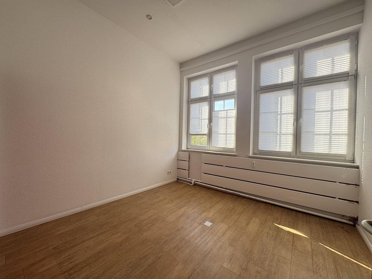 Prenájom kancelárie 268 m², Leinstraße 56, Neustadt am Rübenberge, Dolné Sasko Prenájom kancelárie 268 m², Leinstraße 56, Neustadt am Rübenberge, Dolné Sasko
