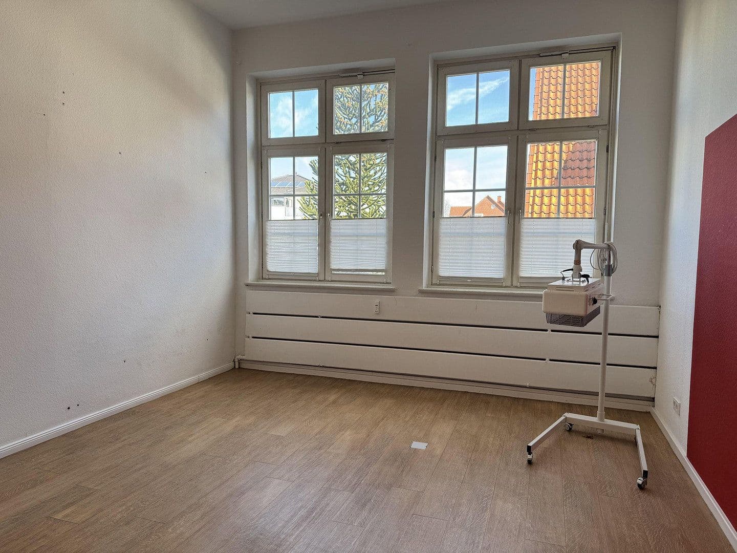 Prenájom kancelárie 268 m², Leinstraße 56, Neustadt am Rübenberge, Dolné Sasko Prenájom kancelárie 268 m², Leinstraße 56, Neustadt am Rübenberge, Dolné Sasko