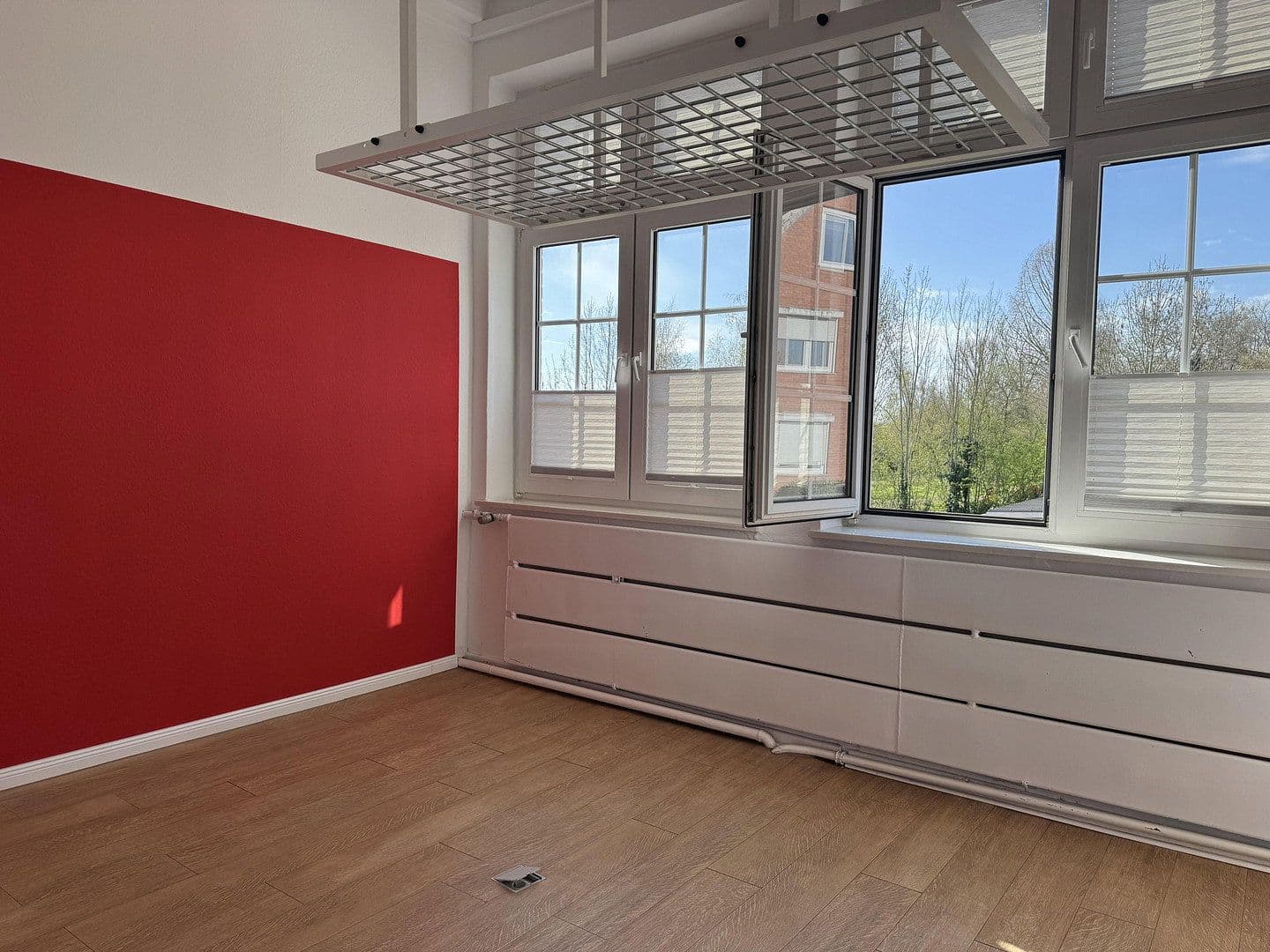 Prenájom kancelárie 268 m², Leinstraße 56, Neustadt am Rübenberge, Dolné Sasko Prenájom kancelárie 268 m², Leinstraße 56, Neustadt am Rübenberge, Dolné Sasko