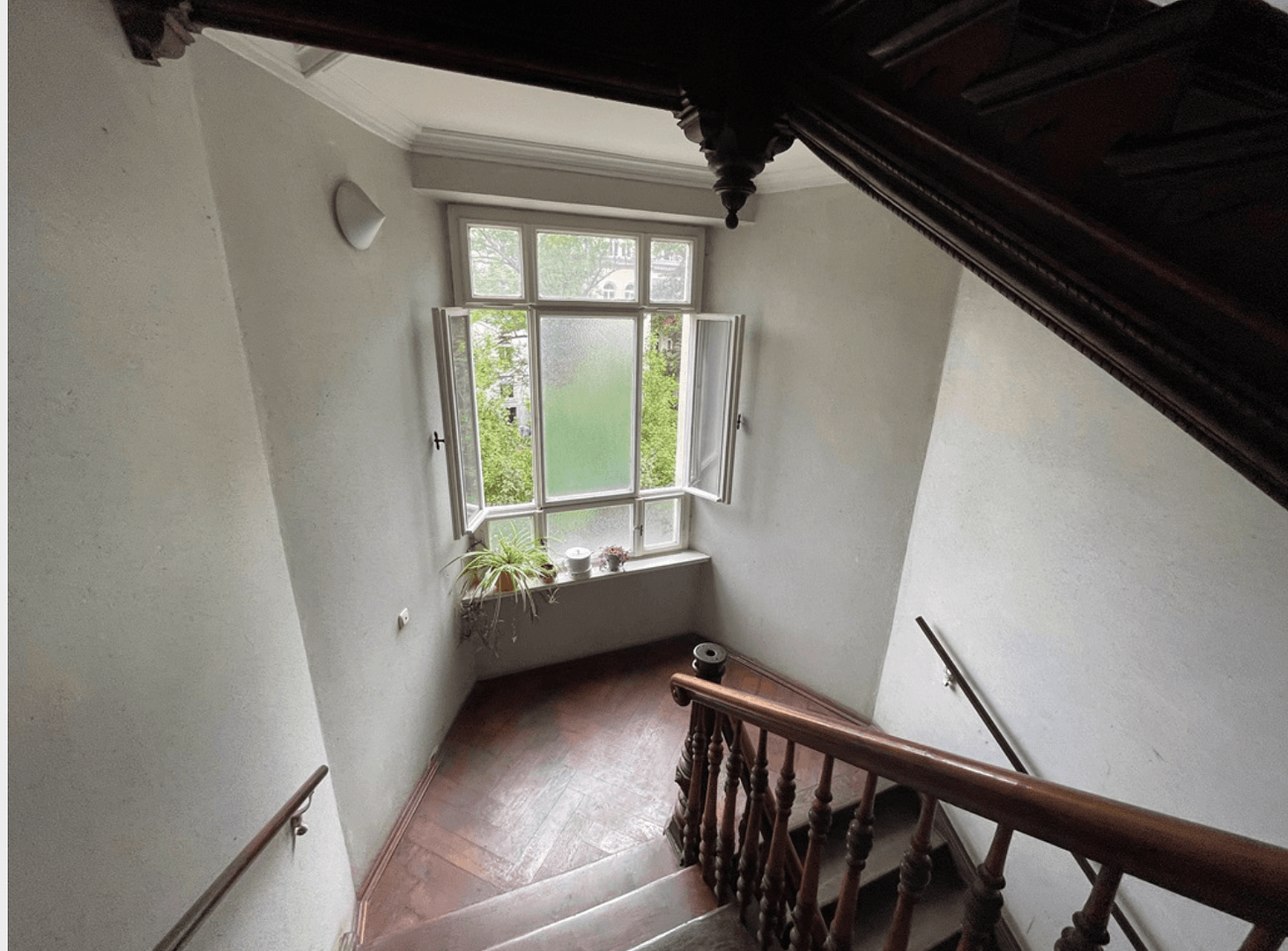 Prenájom bytu 5-izbový 150 m², Riemannstrasse 28, Leipzig, Sasko Prenájom bytu 5-izbový 150 m², Riemannstrasse 28, Leipzig, Sasko