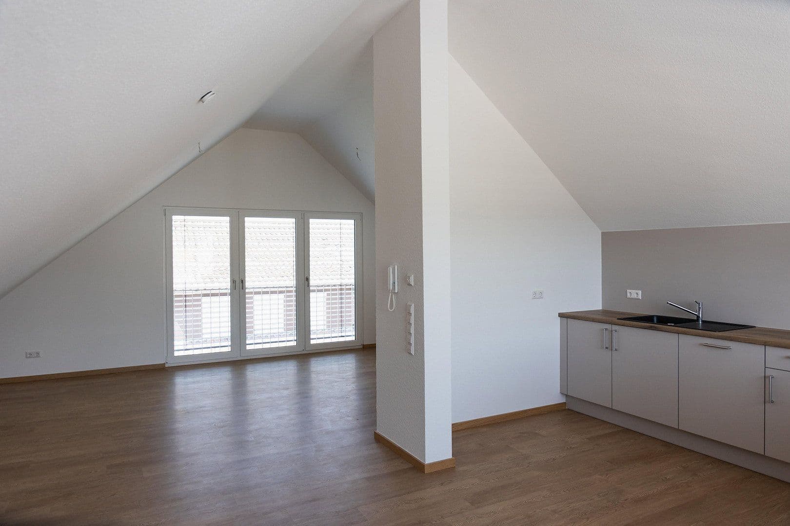 Prenájom bytu 5-izbový 132 m², Uhlandstraße 25, Bodelshausen, Bádensko-Wurttembersko Prenájom bytu 5-izbový 132 m², Uhlandstraße 25, Bodelshausen, Bádensko-Wurttembersko