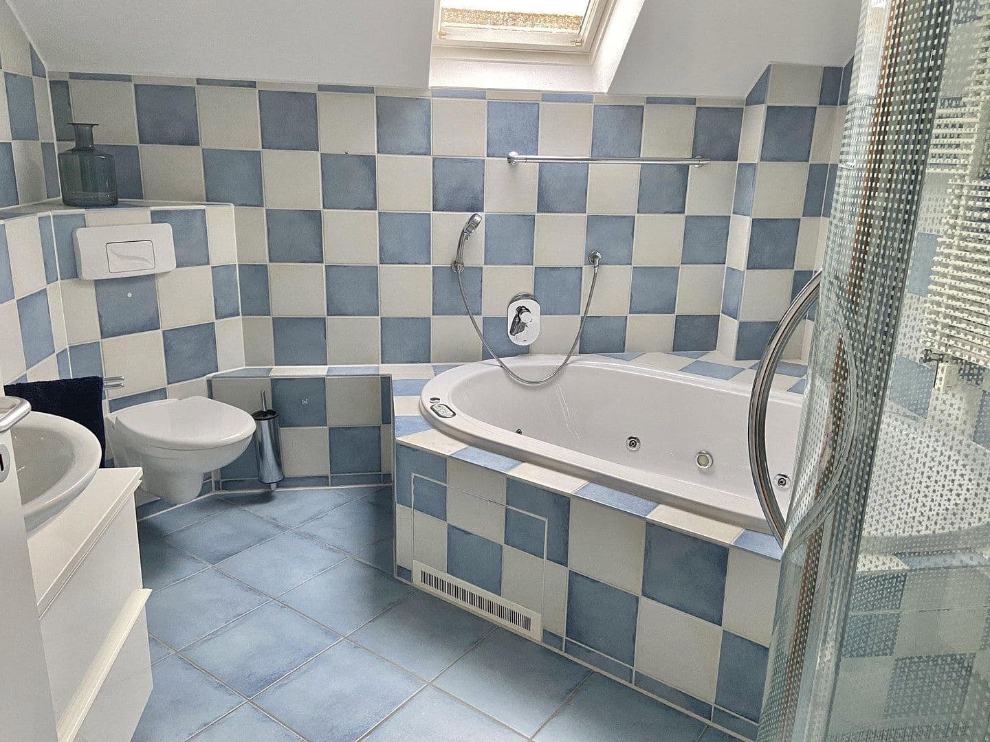 Prenájom bytu 3-izbový 95 m², Oldenburg, Dolné Sasko Prenájom bytu 3-izbový 95 m², Oldenburg, Dolné Sasko