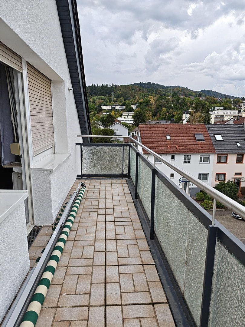 Prenájom bytu 4-izbový 97 m², Gernsbach, Bádensko-Wurttembersko Prenájom bytu 4-izbový 97 m², Gernsbach, Bádensko-Wurttembersko