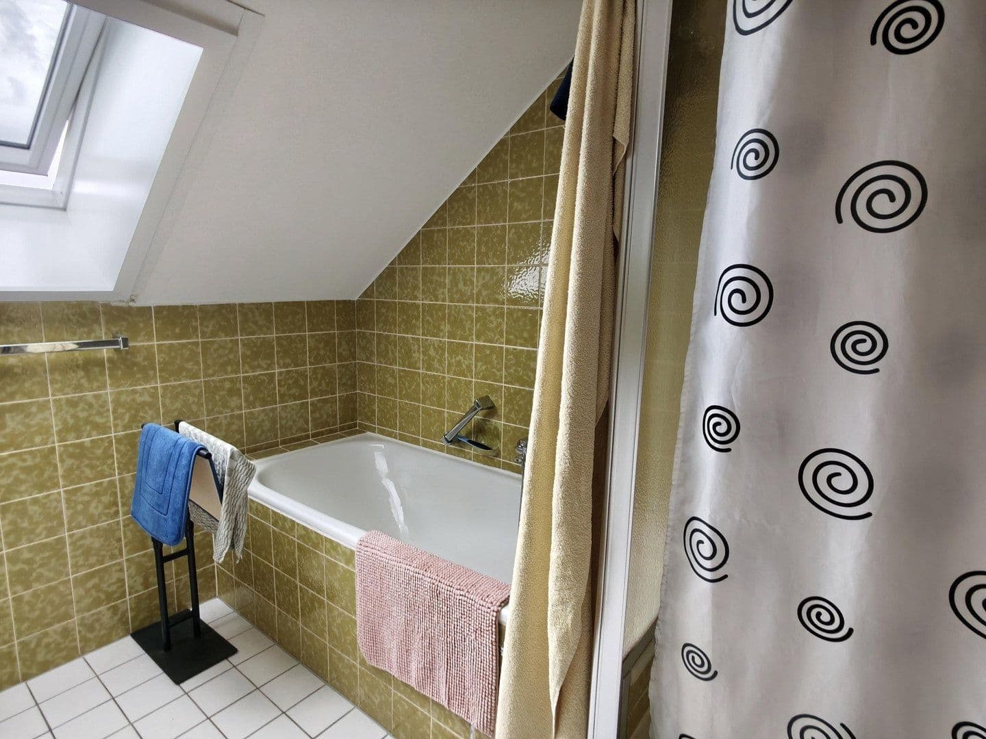 Prenájom bytu 4-izbový 97 m², Gernsbach, Bádensko-Wurttembersko Prenájom bytu 4-izbový 97 m², Gernsbach, Bádensko-Wurttembersko