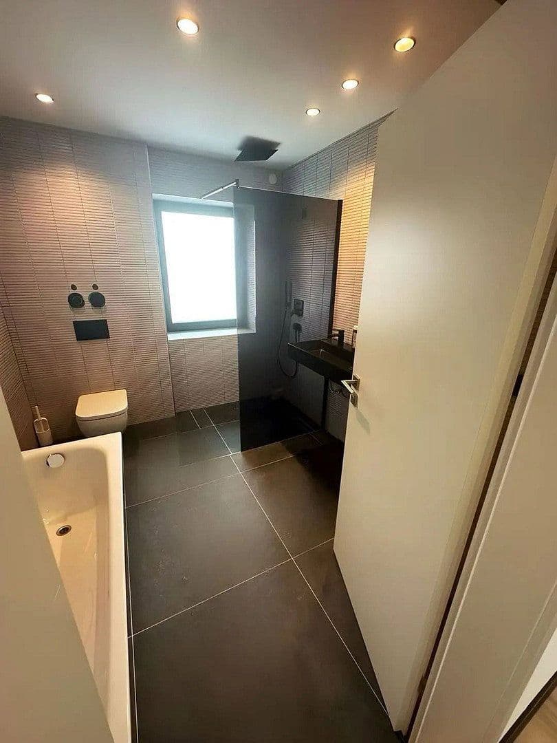 Prenájom bytu 3-izbový 114 m², Nürnberg, Bavorsko Prenájom bytu 3-izbový 114 m², Nürnberg, Bavorsko