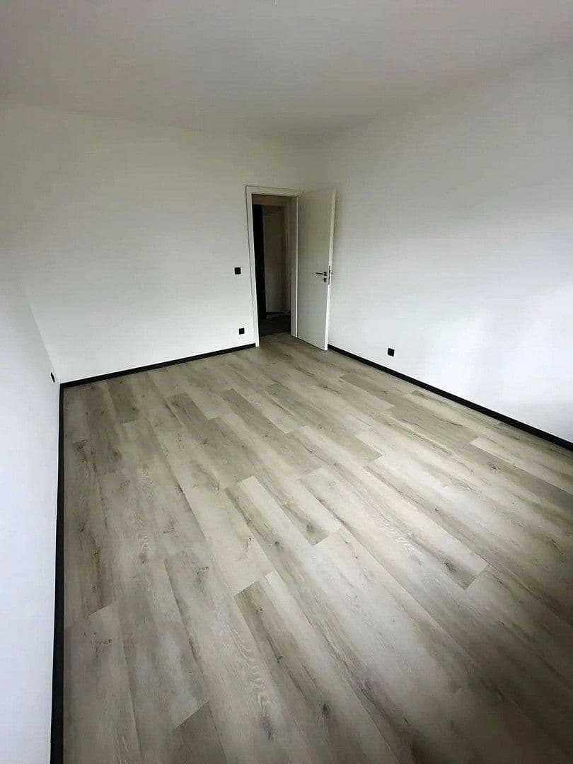 Prenájom bytu 3-izbový 114 m², Nürnberg, Bavorsko Prenájom bytu 3-izbový 114 m², Nürnberg, Bavorsko