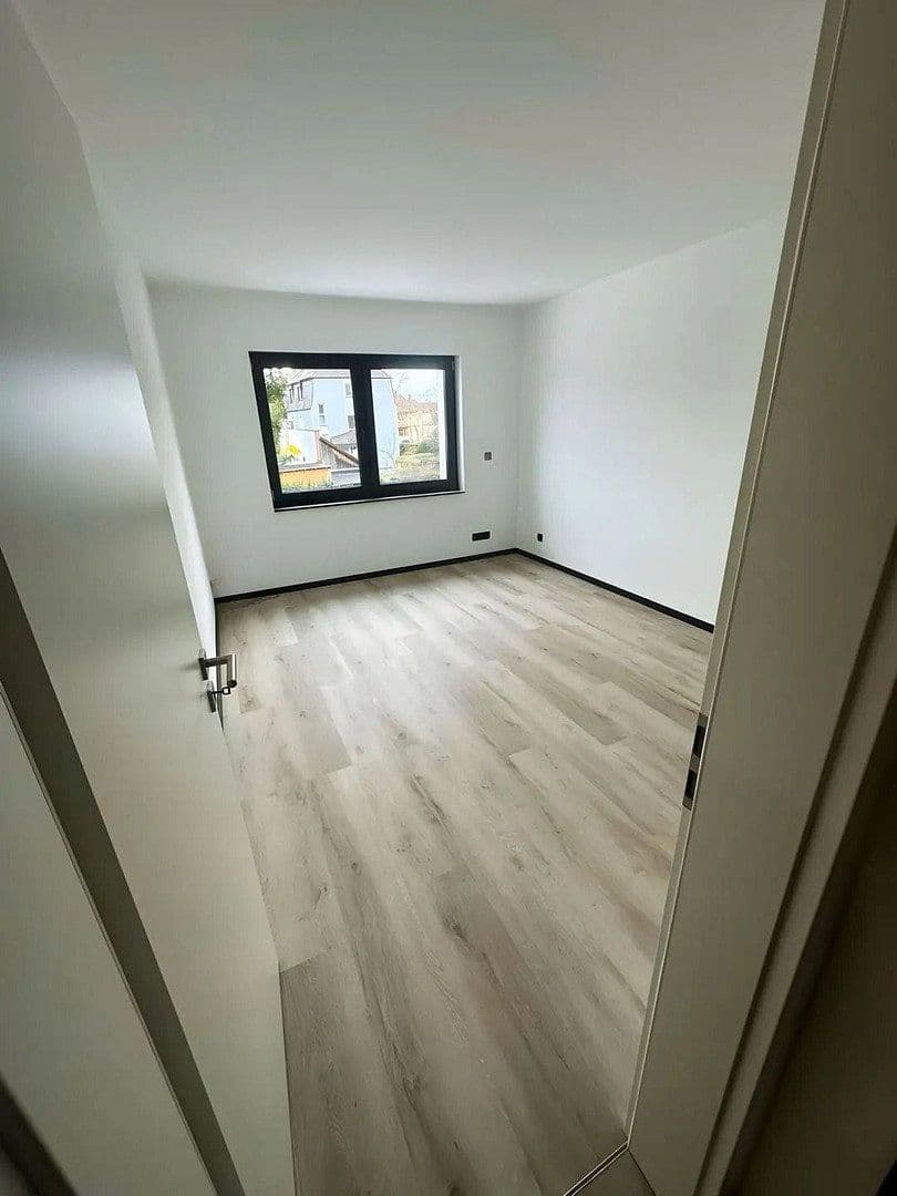 Prenájom bytu 3-izbový 114 m², Nürnberg, Bavorsko Prenájom bytu 3-izbový 114 m², Nürnberg, Bavorsko