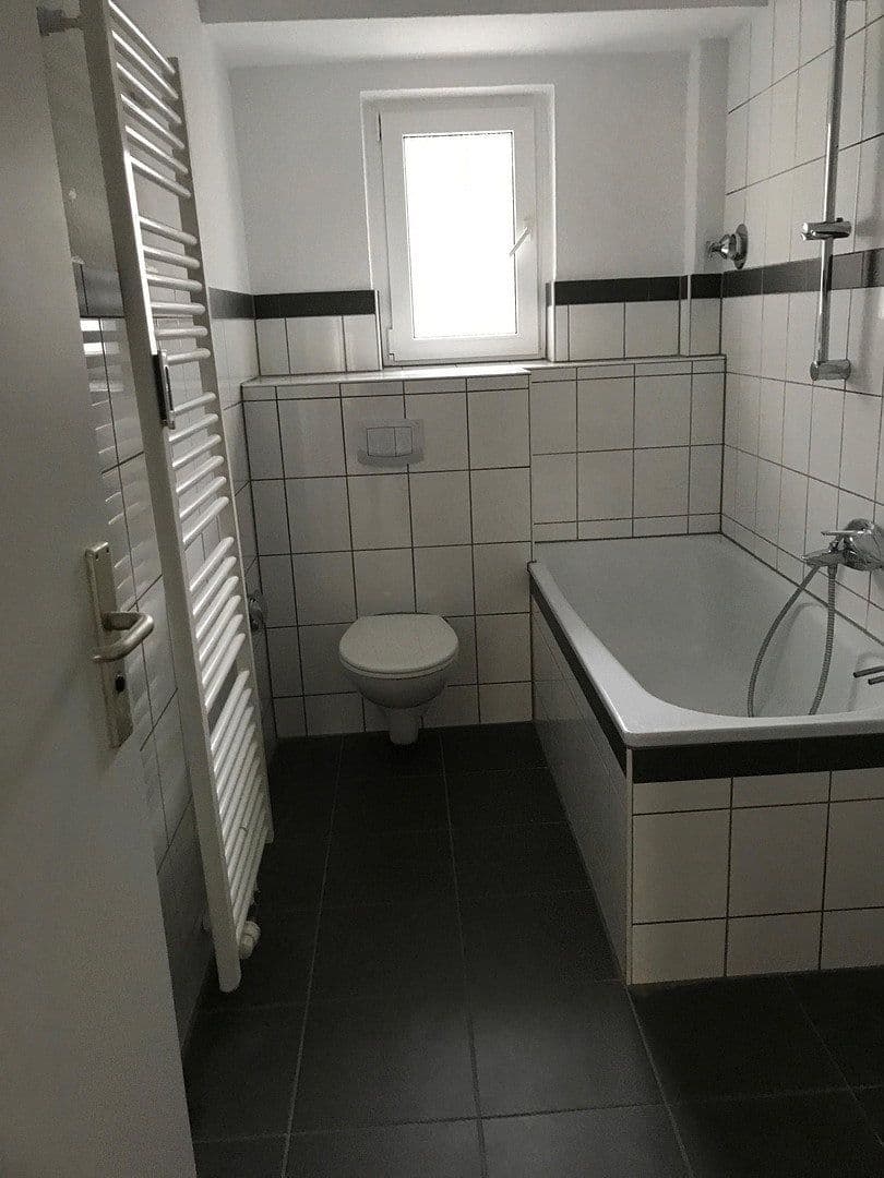 Prenájom bytu 3-izbový 95 m², 68165 Mannheim, Bádensko-Wurttembersko Prenájom bytu 3-izbový 95 m², 68165 Mannheim, Bádensko-Wurttembersko