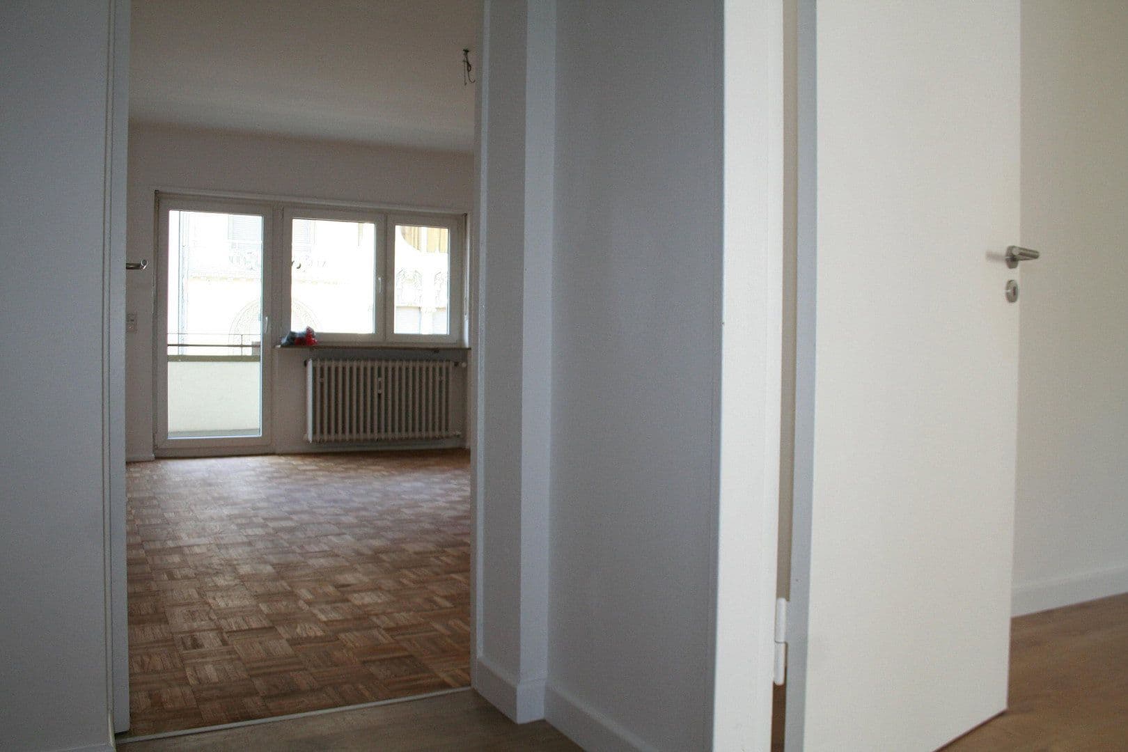 Prenájom bytu 3-izbový 95 m², 68165 Mannheim, Bádensko-Wurttembersko Prenájom bytu 3-izbový 95 m², 68165 Mannheim, Bádensko-Wurttembersko