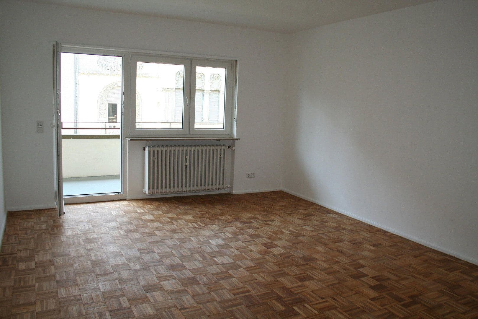 Prenájom bytu 3-izbový 95 m², 68165 Mannheim, Bádensko-Wurttembersko Prenájom bytu 3-izbový 95 m², 68165 Mannheim, Bádensko-Wurttembersko