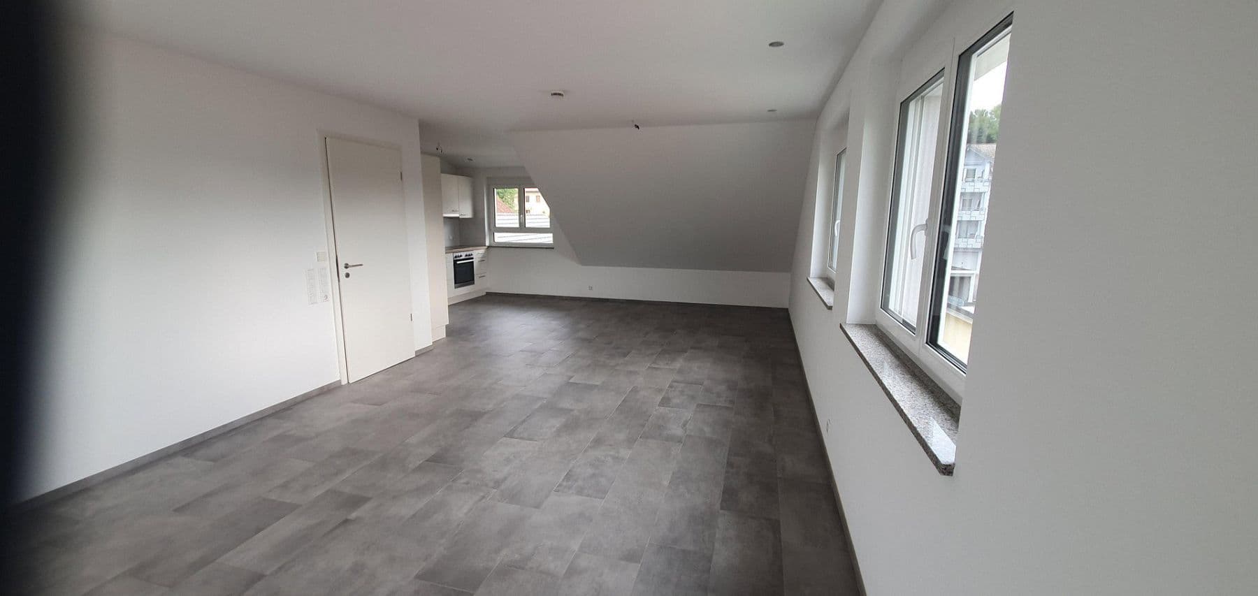 Prenájom bytu 3-izbový 107 m², Zimmermannstrasse 19, Laufenburg (Baden), Bádensko-Wurttembersko Prenájom bytu 3-izbový 107 m², Zimmermannstrasse 19, Laufenburg (Baden), Bádensko-Wurttembersko