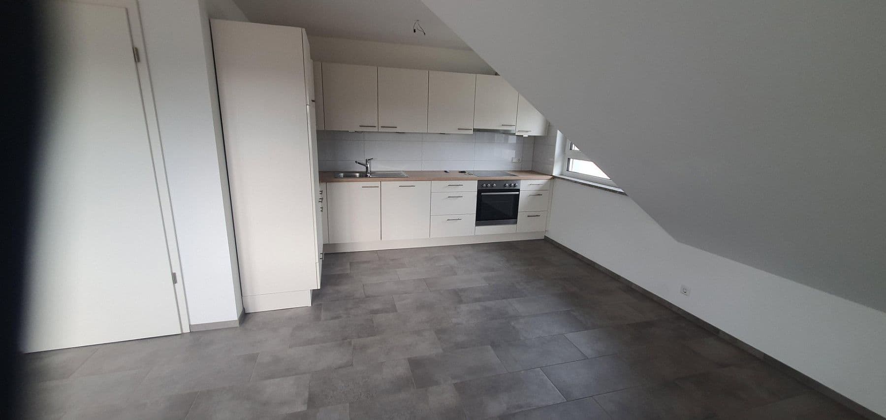 Prenájom bytu 3-izbový 107 m², Zimmermannstrasse 19, Laufenburg (Baden), Bádensko-Wurttembersko Prenájom bytu 3-izbový 107 m², Zimmermannstrasse 19, Laufenburg (Baden), Bádensko-Wurttembersko