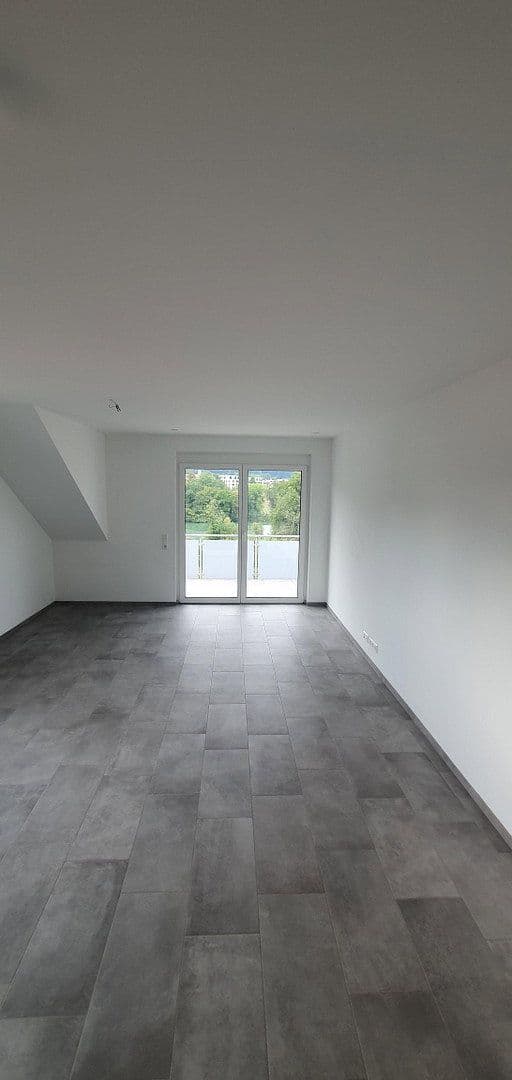 Prenájom bytu 3-izbový 107 m², Zimmermannstrasse 19, Laufenburg (Baden), Bádensko-Wurttembersko Prenájom bytu 3-izbový 107 m², Zimmermannstrasse 19, Laufenburg (Baden), Bádensko-Wurttembersko