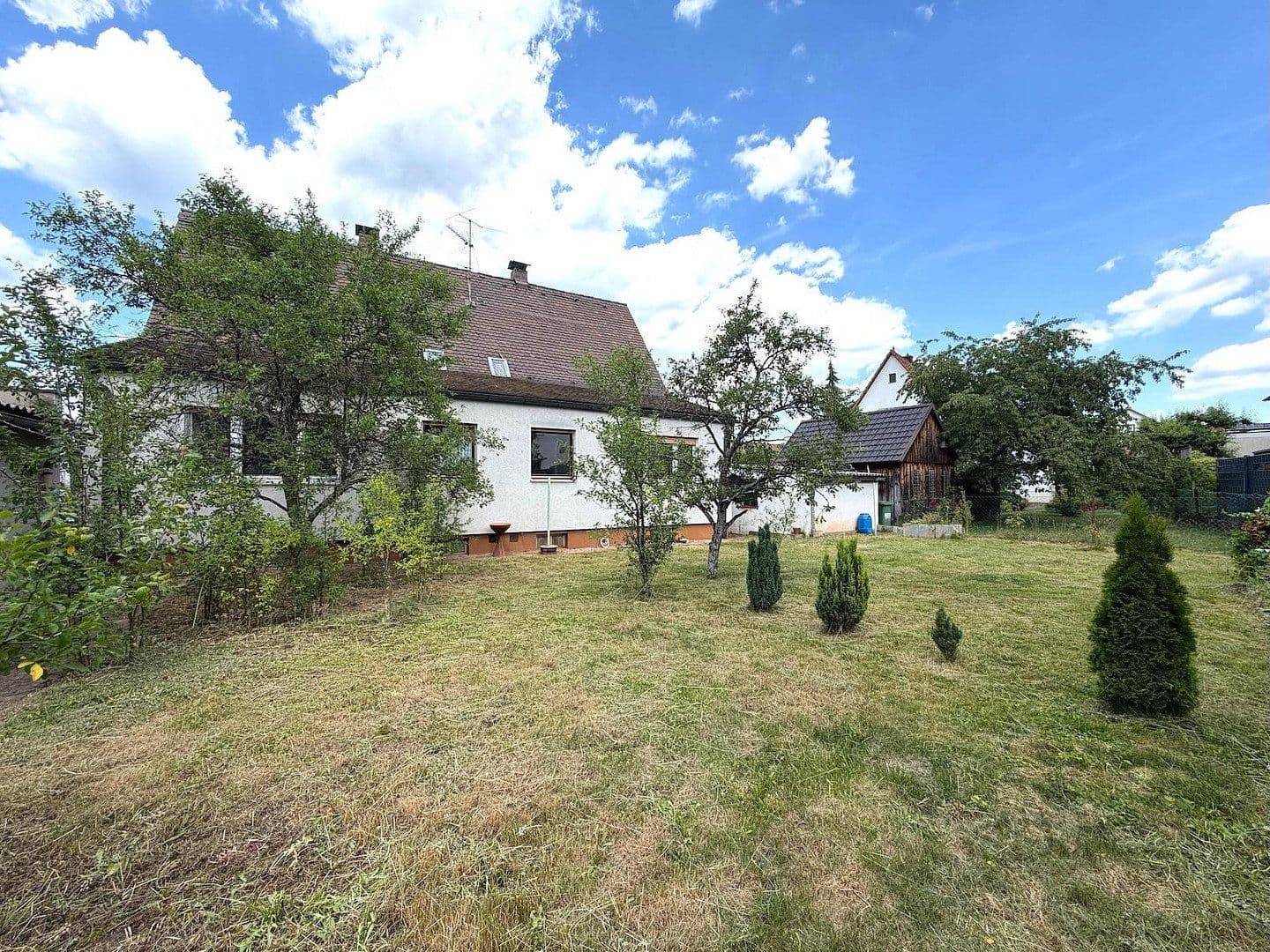 Predaj domu 205 m², pozemok 628 m², Erlenweg 1, Feucht, Bavorsko Predaj domu 205 m², pozemok 628 m², Erlenweg 1, Feucht, Bavorsko