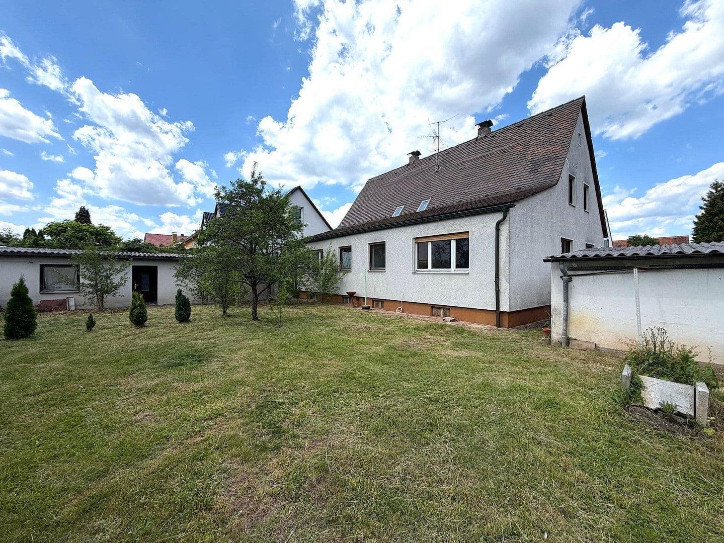 Predaj domu 205 m², pozemok 628 m², Erlenweg 1, Feucht, Bavorsko Predaj domu 205 m², pozemok 628 m², Erlenweg 1, Feucht, Bavorsko