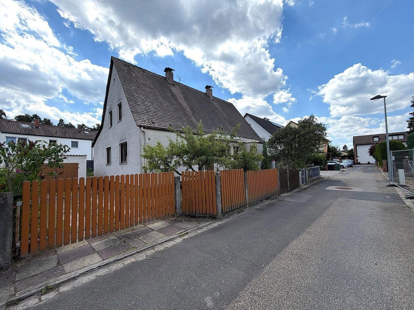 Predaj domu 205 m², pozemok 628 m², Erlenweg 1, Feucht, Bavorsko Predaj domu 205 m², pozemok 628 m², Erlenweg 1, Feucht, Bavorsko