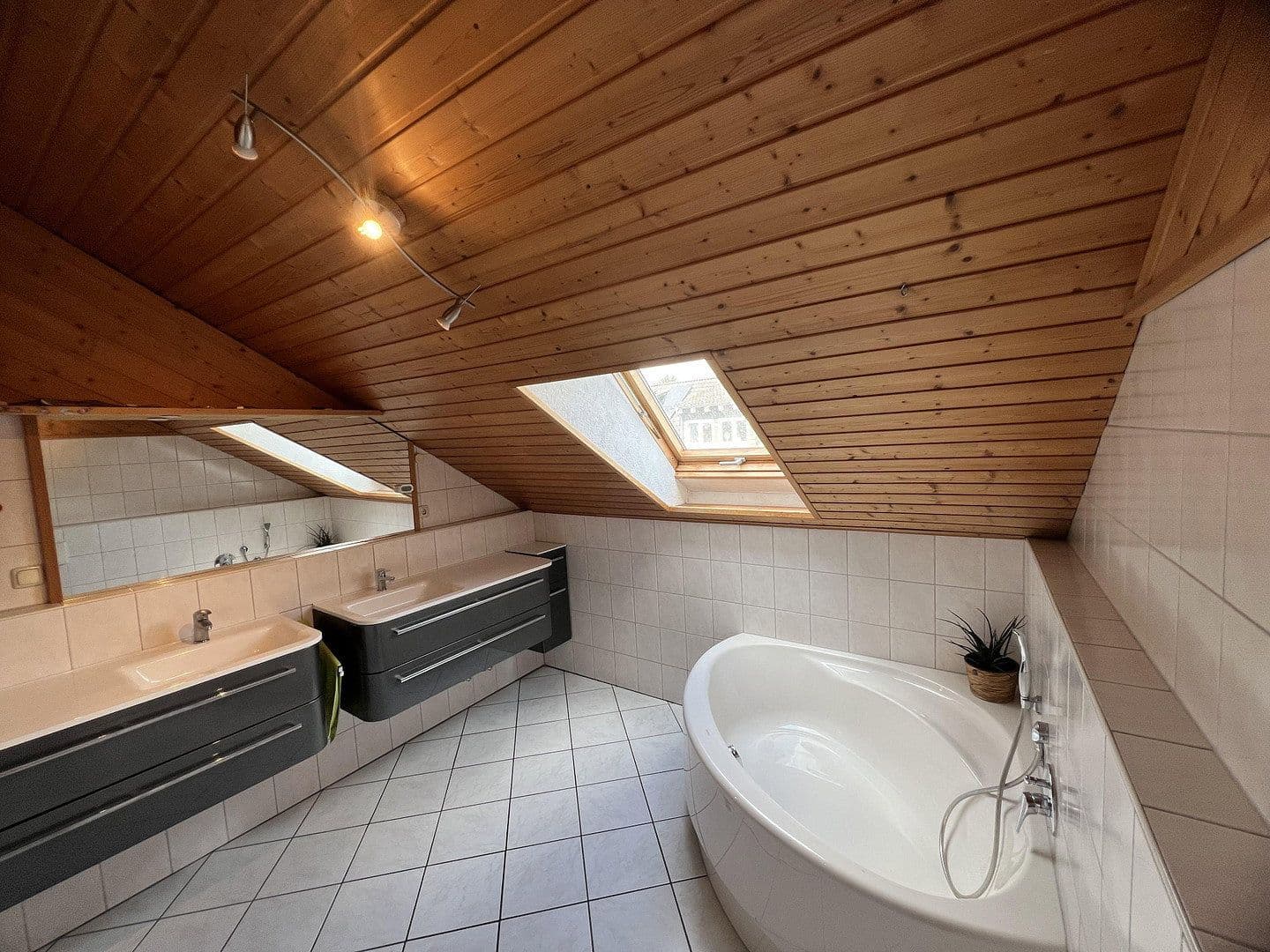 Predaj bytu 4-izbový 111 m², Obertshausen, Hesensko Predaj bytu 4-izbový 111 m², Obertshausen, Hesensko
